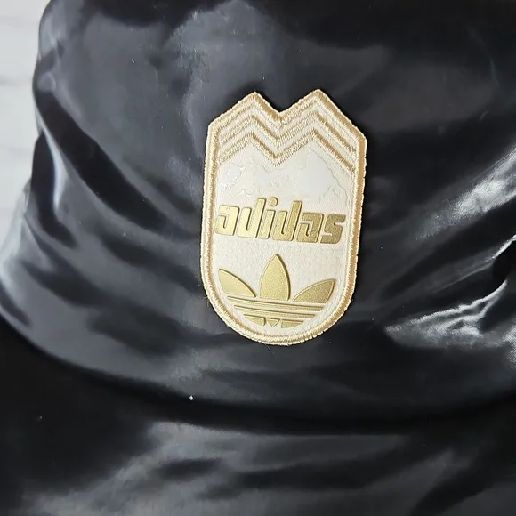 Adidas Ski Chic Cropped Puffer Jacket Black/Cream Size Medium - Picture 6 of 10